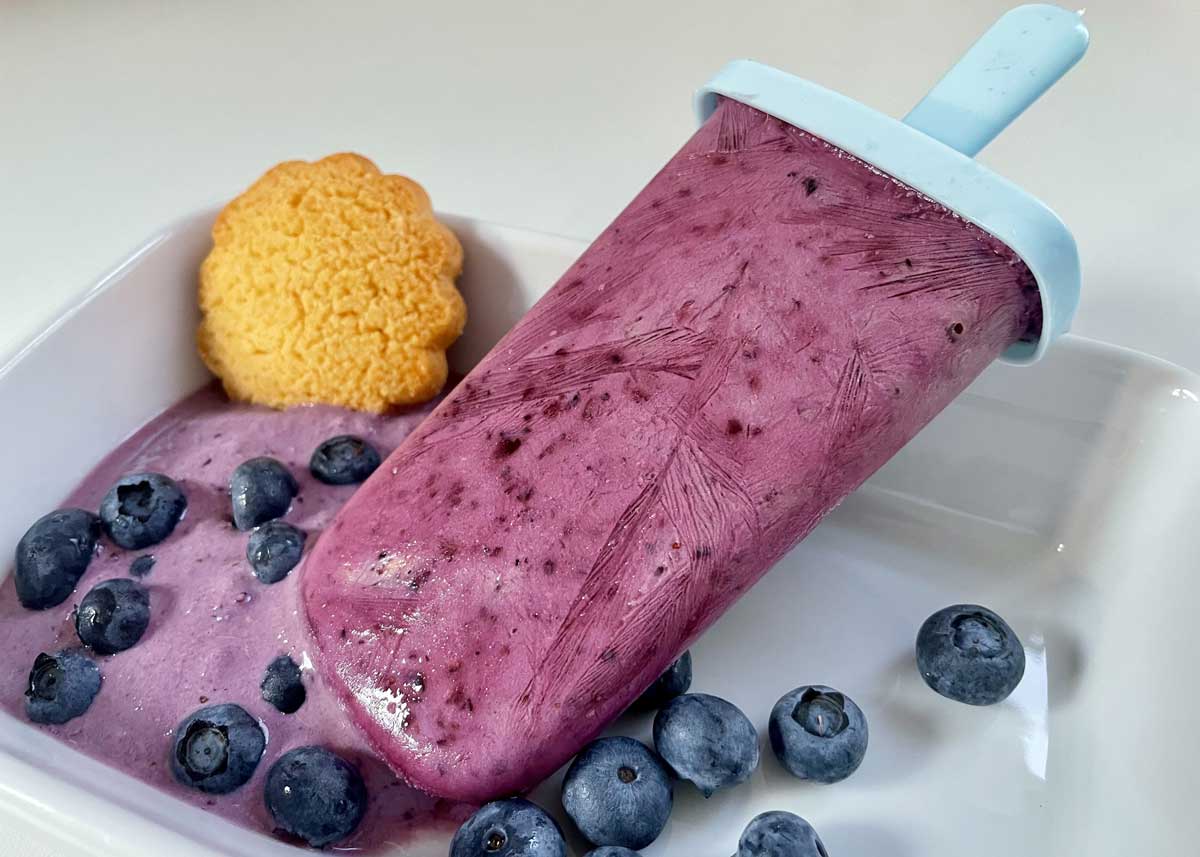 Super leckeres zuckerfreies Joghurt Keks Eis für deine ketogene Ernährung.