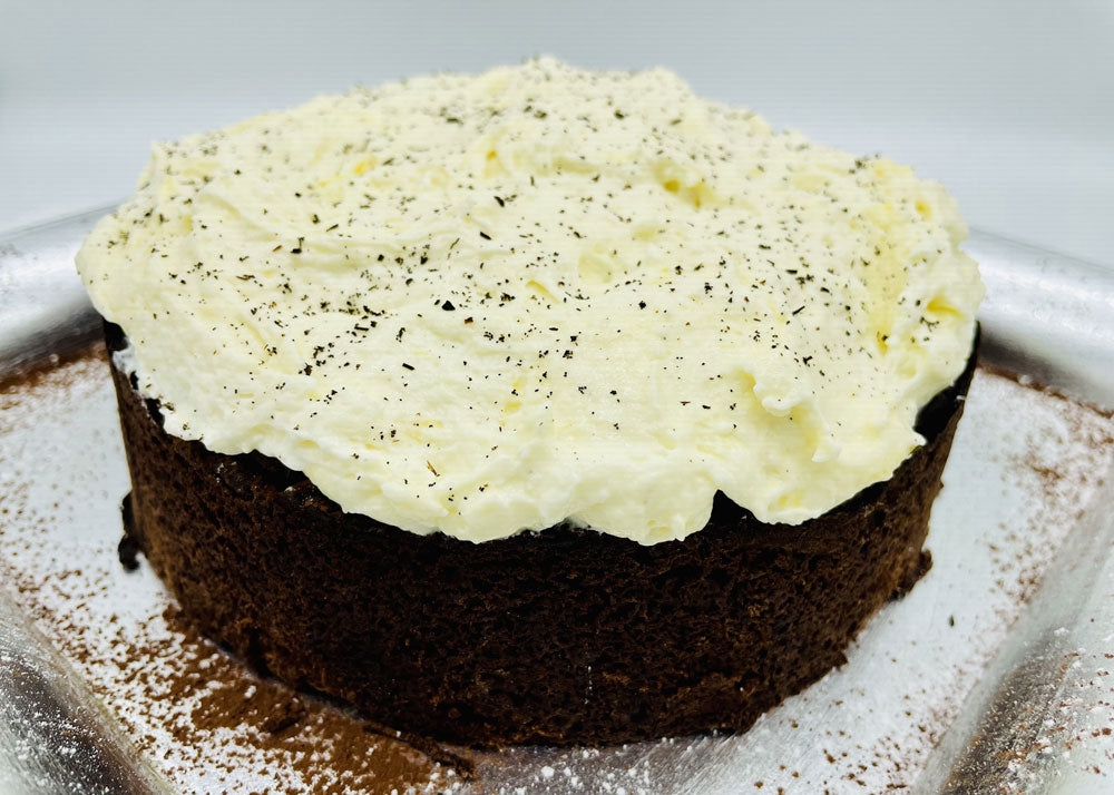 Keto Schokokuchen mit Frischkäse-Frosting - Lerch &amp; Lerch