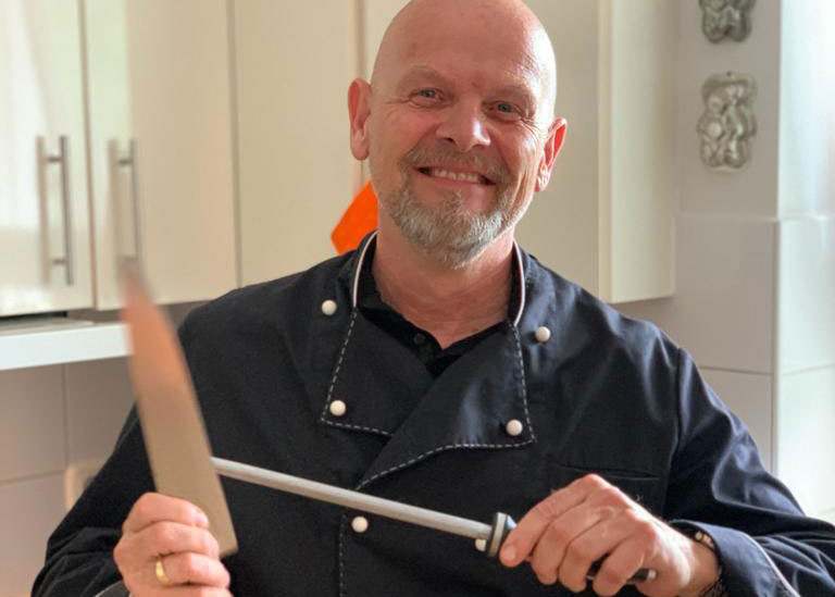 Holger kümmert sich um deine ketogenen Rezepte und keiert immer neue zuckerfreie Genussrezepte